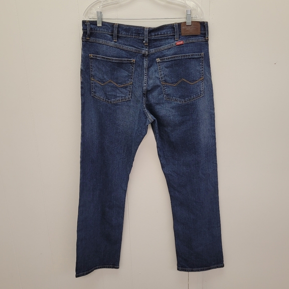 Wrangler Straight Fit Jeans - Picture 3 of 11
